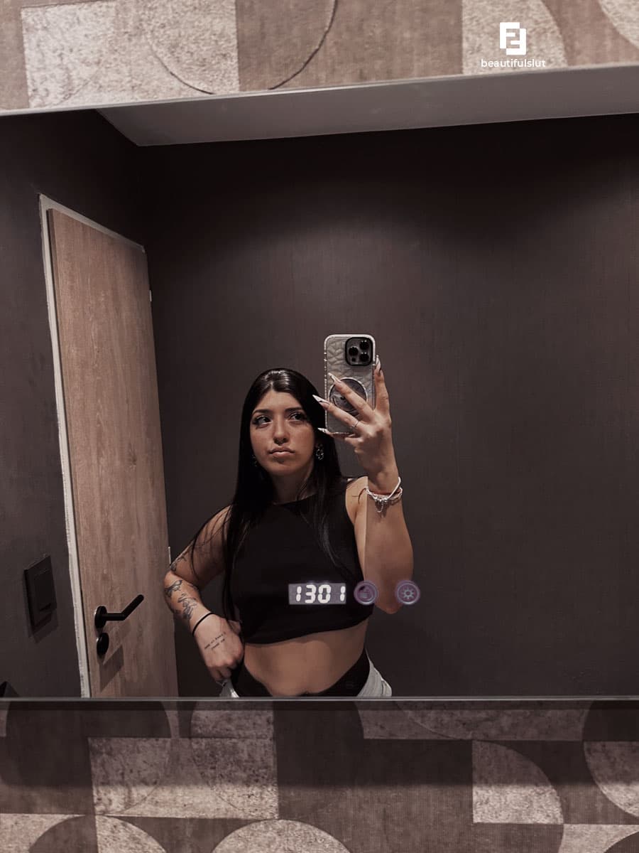 Beautiful Slut💦💫 foto 4