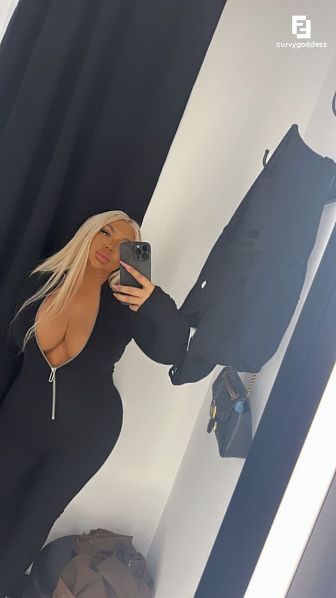 Curvy Goddess 😈 foto 2