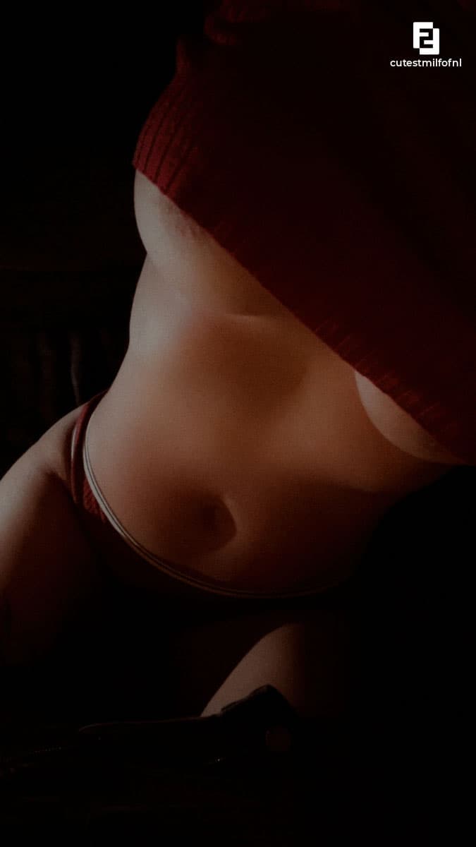 Cutest milf of NL foto 3