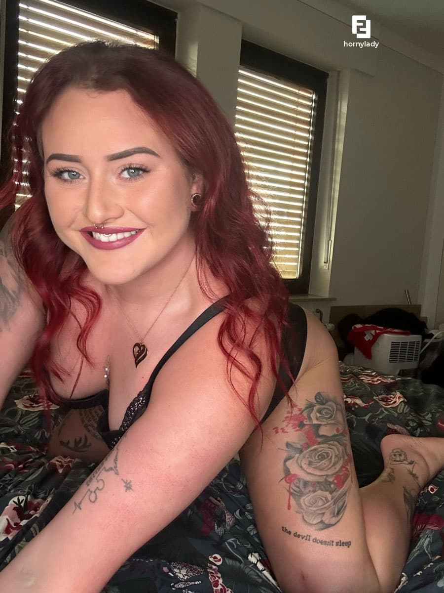 Horny Lady 🍑 foto 1