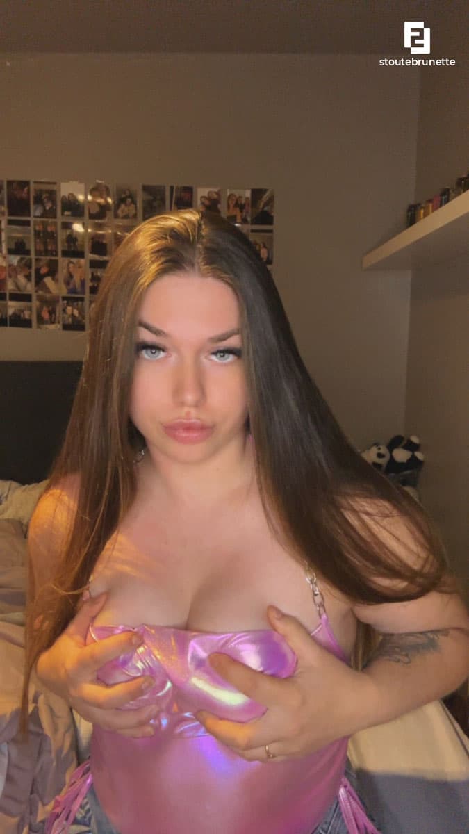 Brunette😈 foto 3