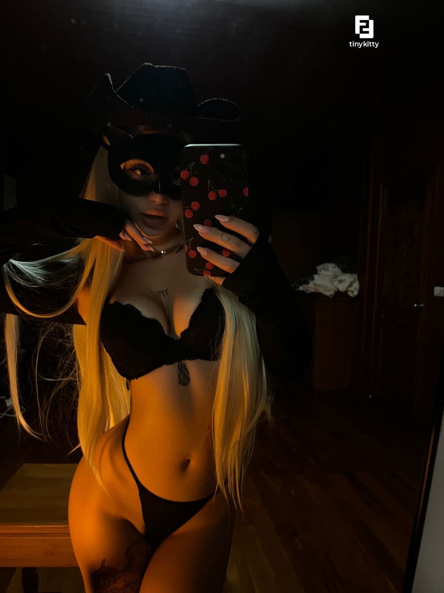 Tiny Kitty😻🥵🥰 foto 1