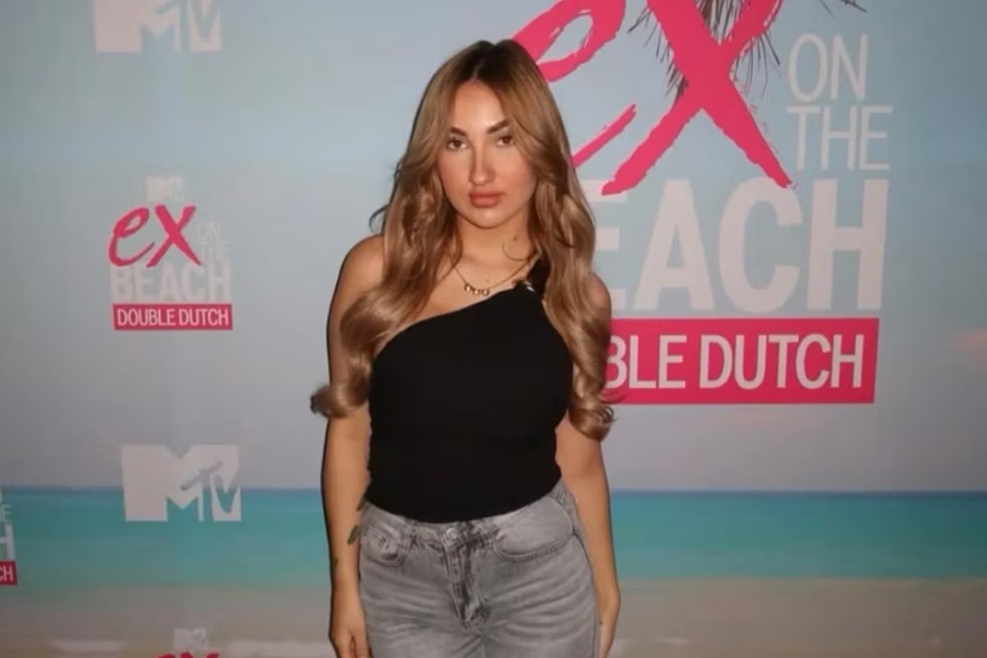 Hier zie je Janey van Ex on the Beach naakt