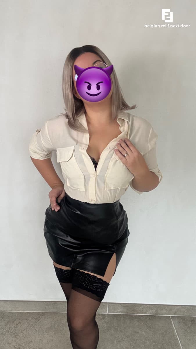 Belgian MILF next door foto 1
